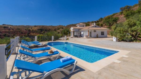 Villa Meretseger Almogía by Ruralidays
